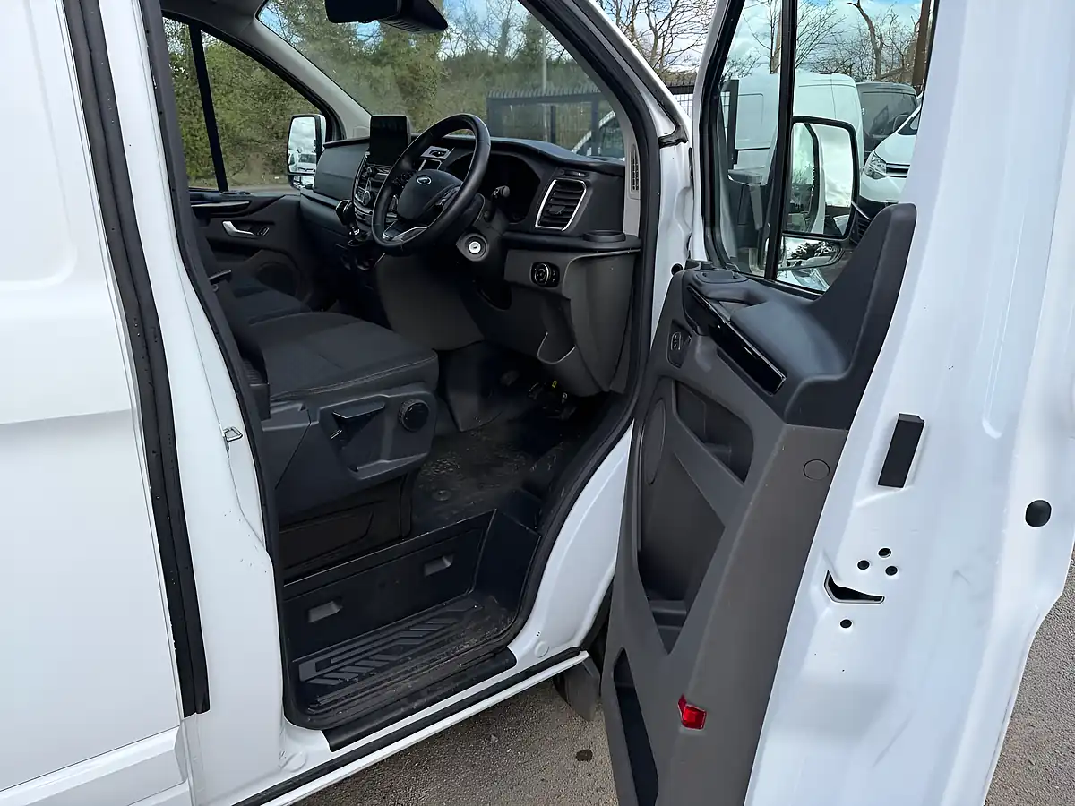 Used 2022 Ford Transit Custom Limited White - Interior and Exterior details 12