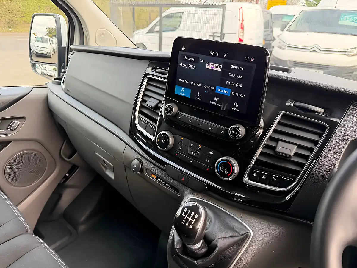 Used 2022 Ford Transit Custom Limited White - Interior and Exterior details 17