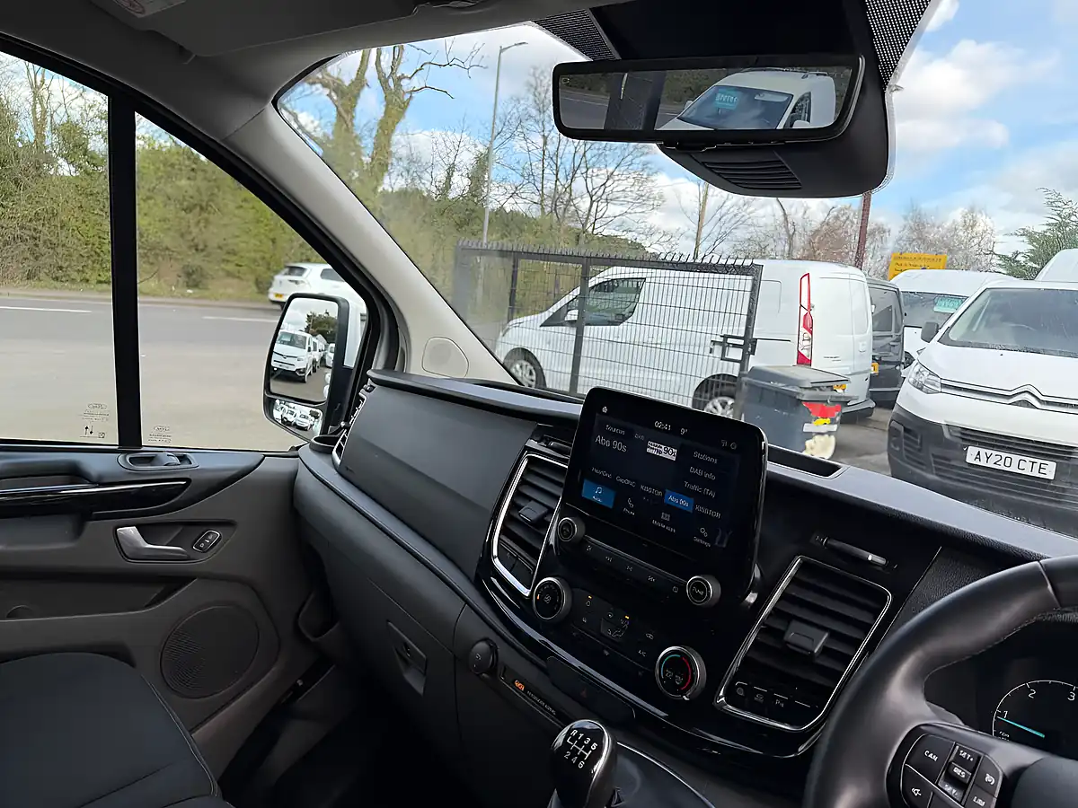 Used 2022 Ford Transit Custom Limited White - Interior and Exterior details 4