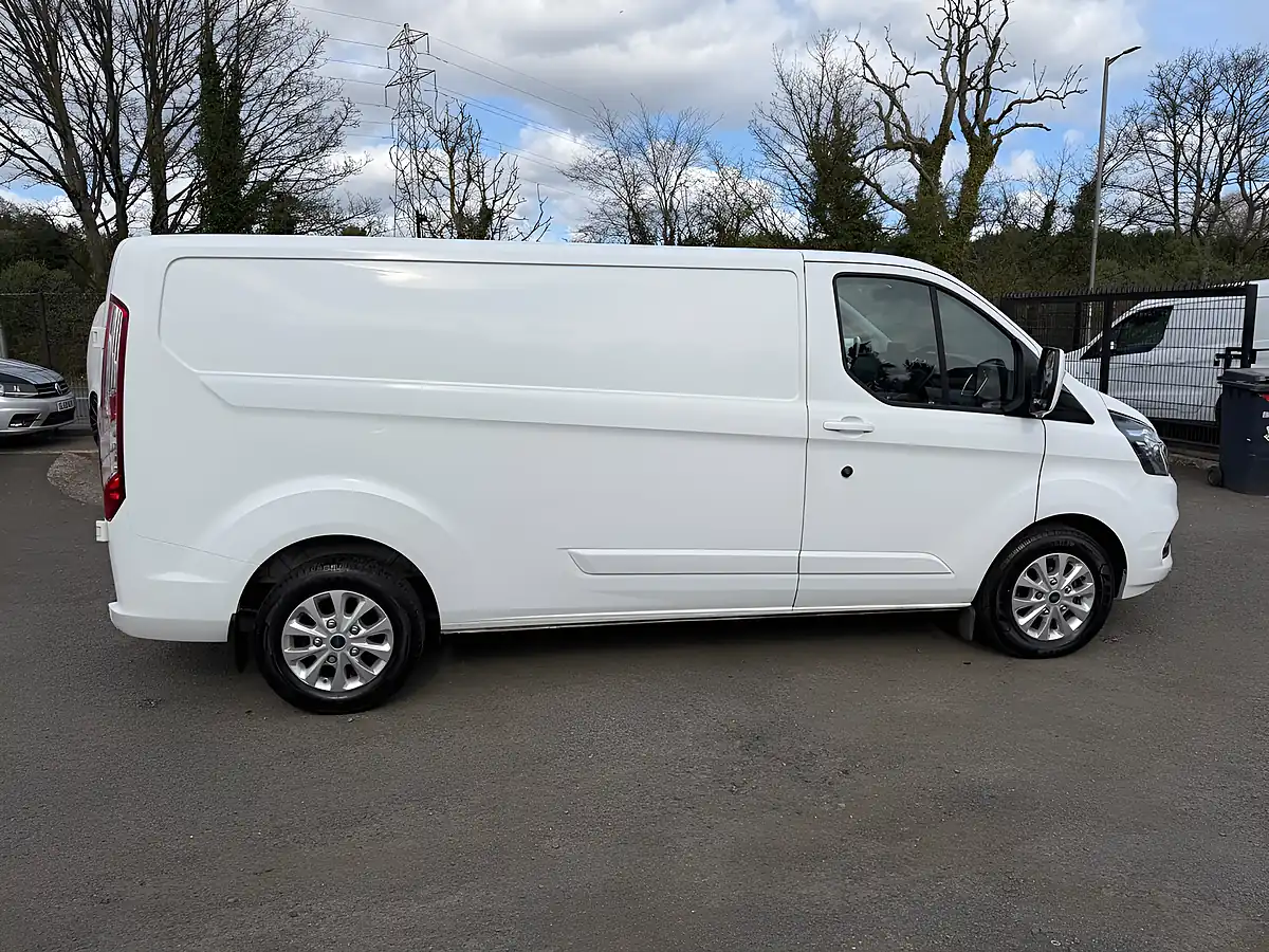 Used 2022 Ford Transit Custom Limited White - Interior and Exterior details 9
