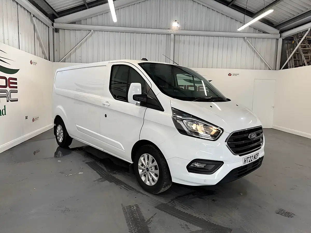 Used 2022 Ford Transit Custom Limited White - Front View