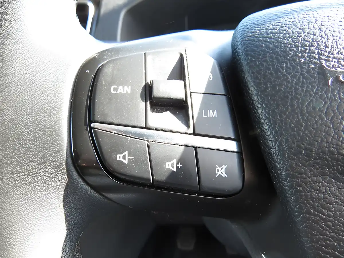 Used 2022 Ford Transit Custom Limited White - Interior and Exterior details 14