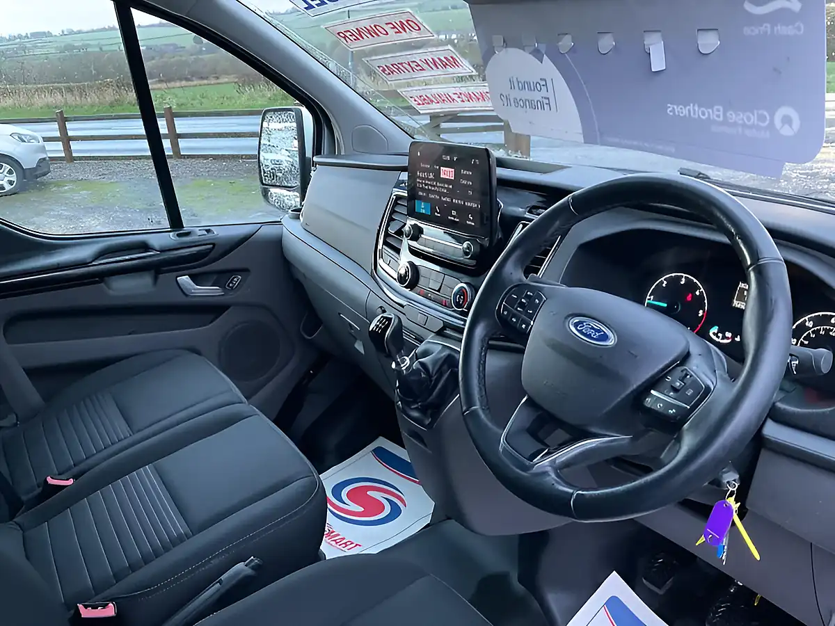 Used 2022 Ford Transit Custom Limited White - Interior and Exterior details 7