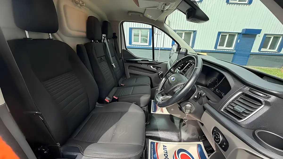 Used 2022 Ford Transit Custom Limited White - Interior and Exterior details 14