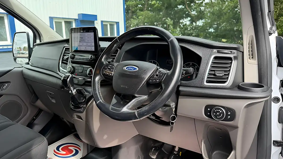 Used 2022 Ford Transit Custom Limited White - Interior and Exterior details 16