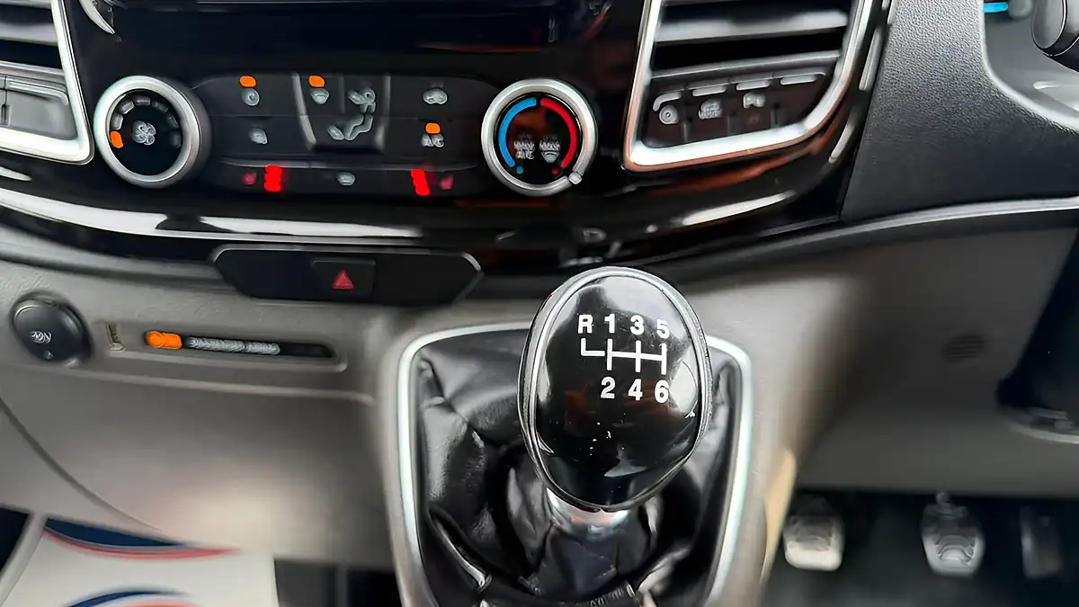 Used 2022 Ford Transit Custom Limited White - Interior and Exterior details 17