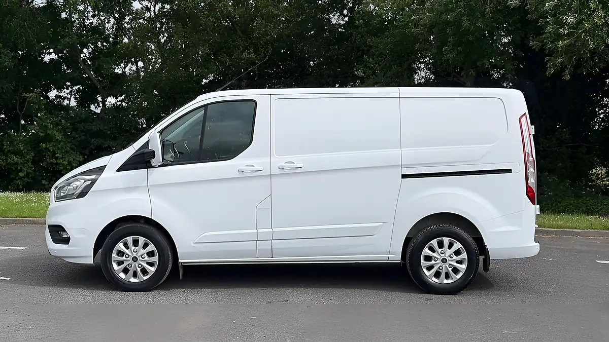 Used 2022 Ford Transit Custom Limited White - Interior and Exterior details 4