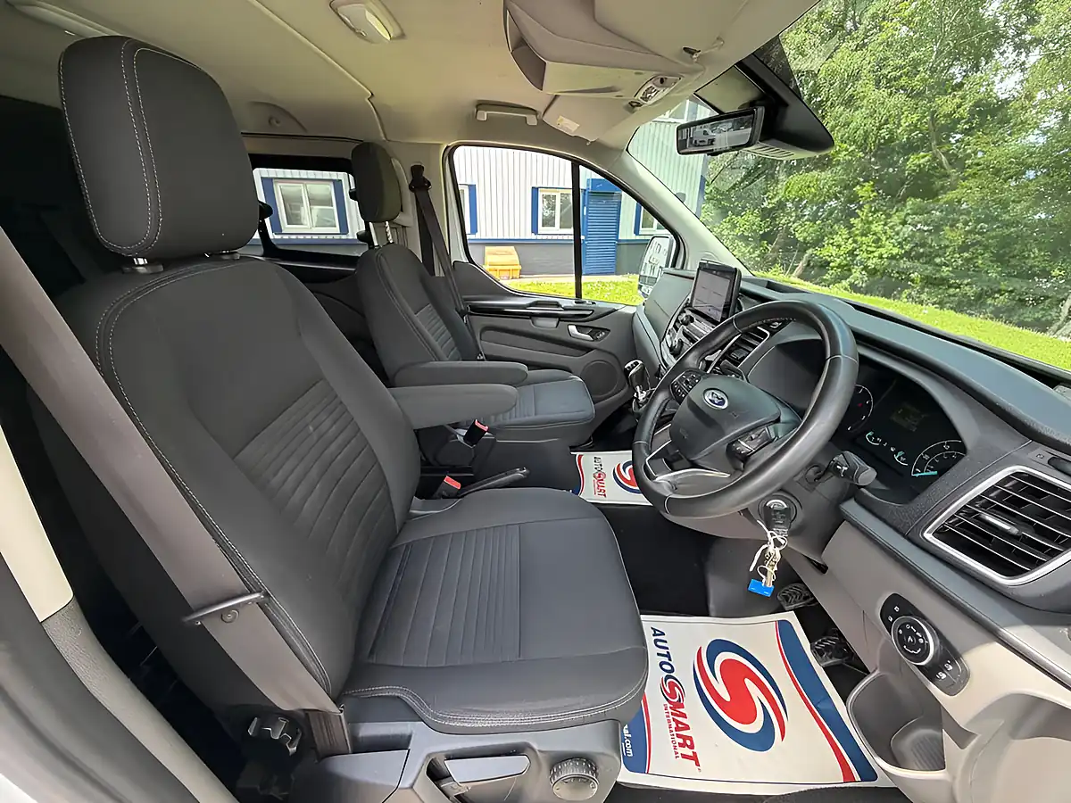 Used 2022 Ford Transit Custom Limited White - Interior and Exterior details 17
