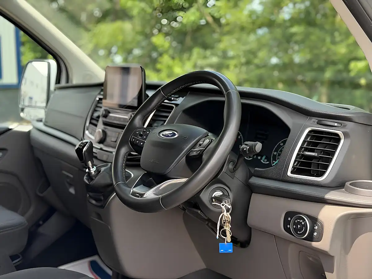 Used 2022 Ford Transit Custom Limited White - Interior and Exterior details 18
