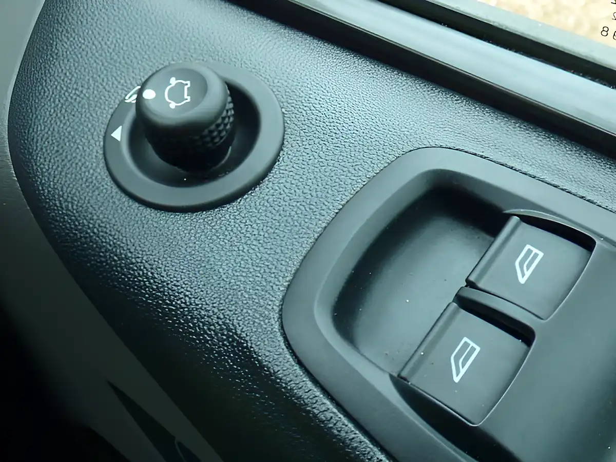 Used 2022 Ford Transit Custom Limited White - Interior and Exterior details 14