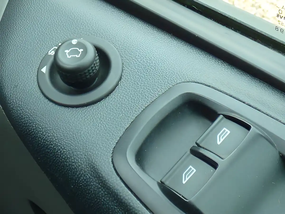 Used 2022 Ford Transit Custom Limited White - Interior and Exterior details 19