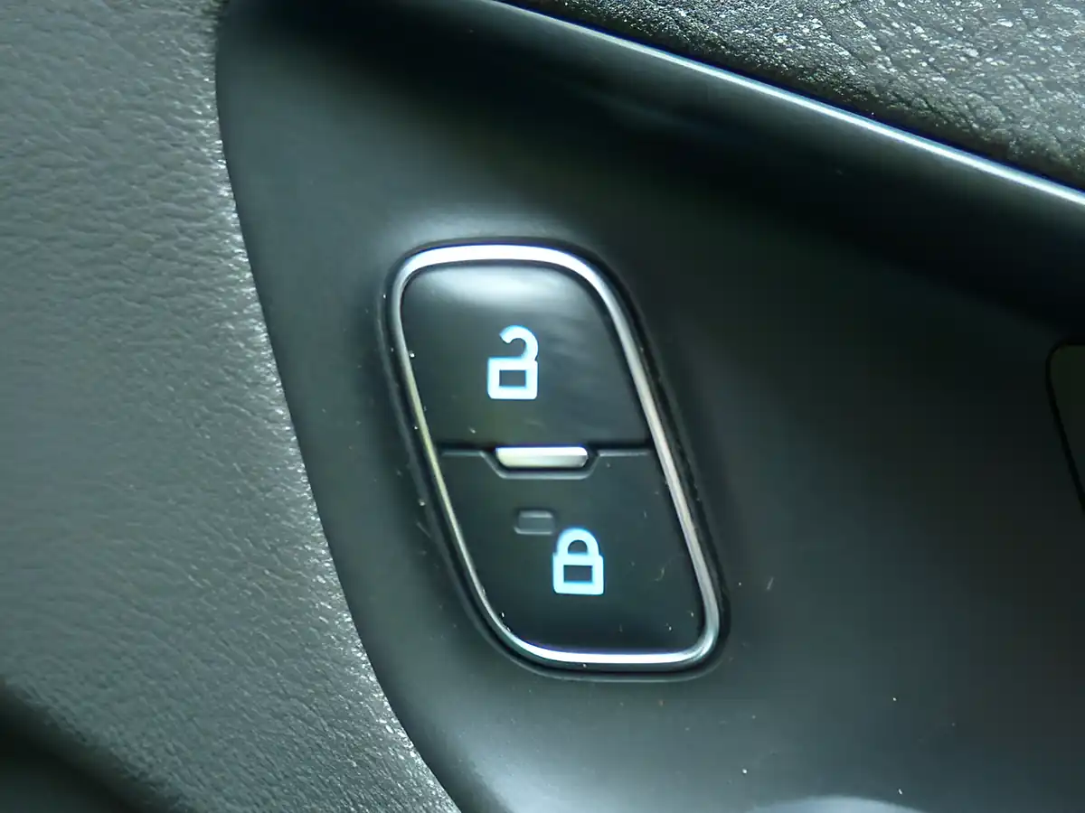 Used 2022 Ford Transit Custom Limited White - Interior and Exterior details 19
