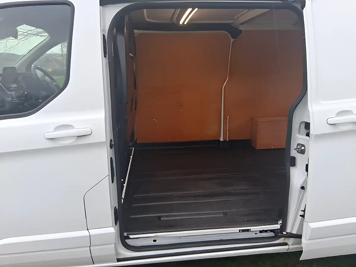 Used 2022 Ford Transit Custom Limited White - Interior and Exterior details 10