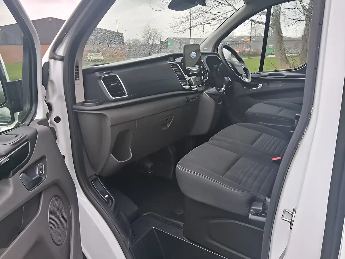 Used 2022 Ford Transit Custom Limited White - Interior and Exterior details 12