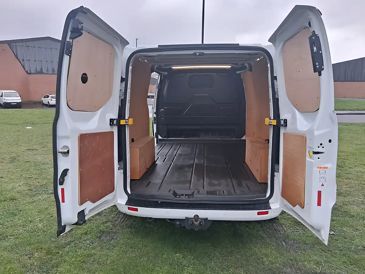 Used 2022 Ford Transit Custom Limited White - Interior and Exterior details 9