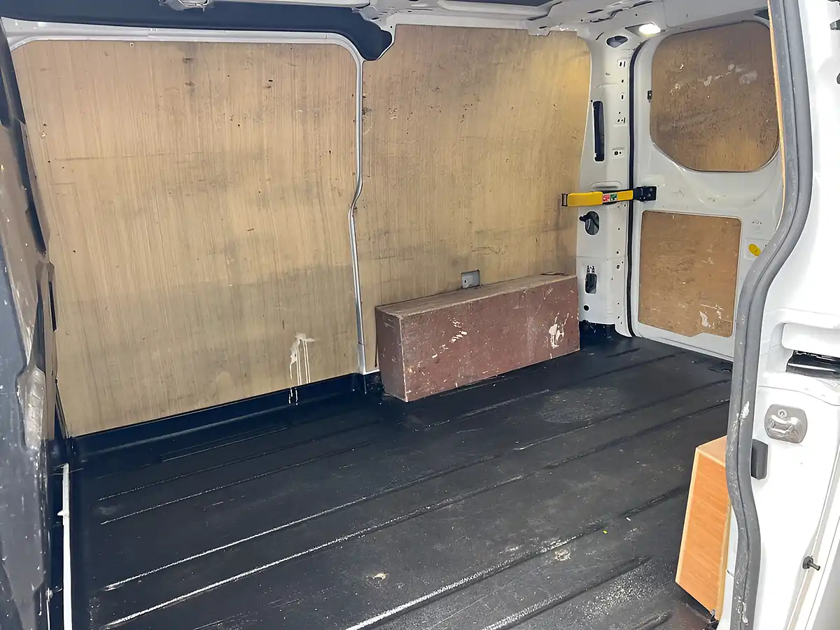 Used 2022 Ford Transit Custom Limited White - Interior and Exterior details 11