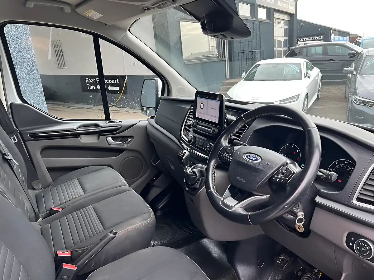 Used 2022 Ford Transit Custom Limited White - Interior and Exterior details 14