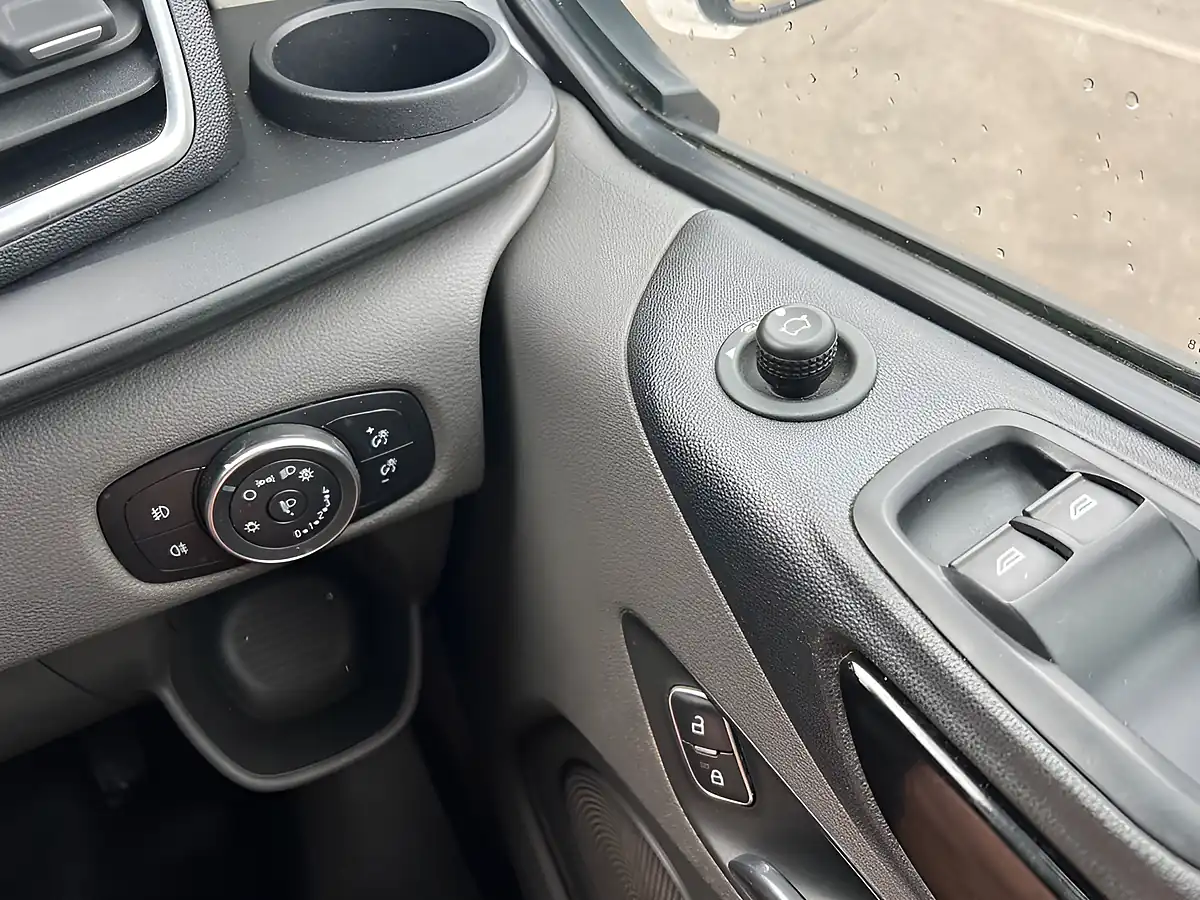 Used 2022 Ford Transit Custom Limited White - Interior and Exterior details 15