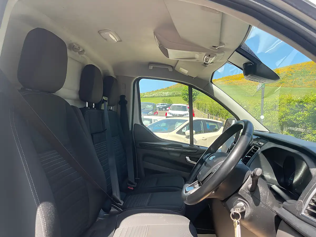 Used 2022 Ford Transit Custom Low Roof Limited White - Interior and Exterior details 8