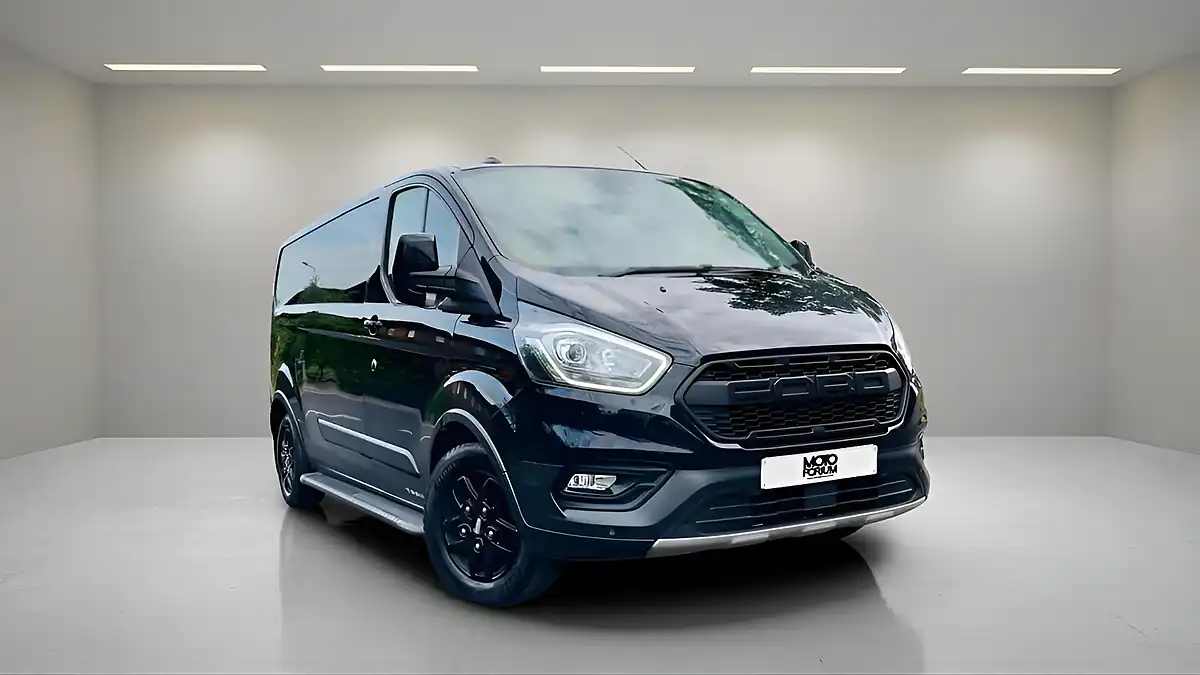 Used 2022 Ford Transit Custom Trail Black - Front View