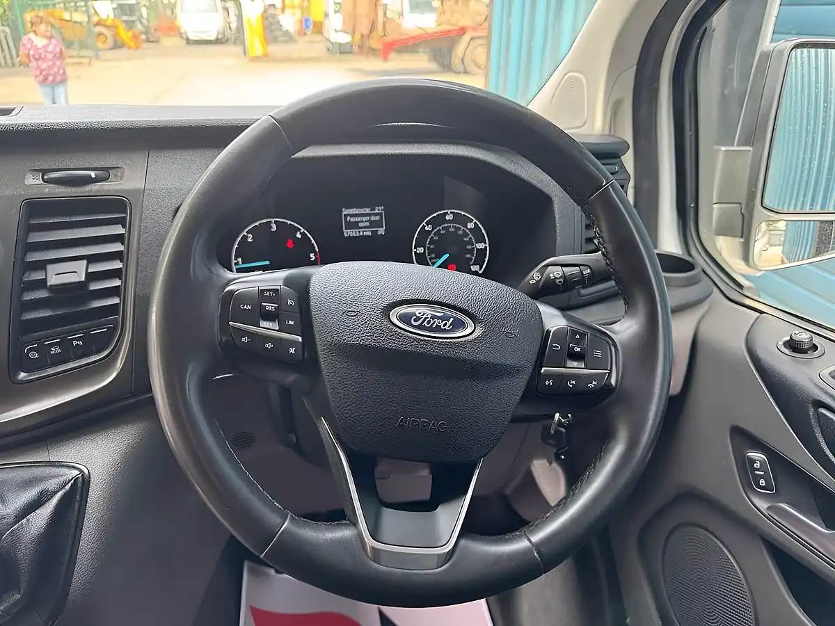 Used 2022 Ford Transit Custom Trend Crew Van Double Cab White - Interior and Exterior details 11