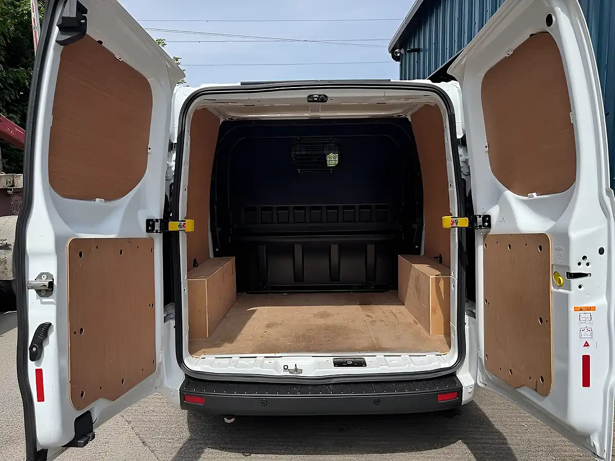 Used 2022 Ford Transit Custom Trend Crew Van Double Cab White - Interior and Exterior details 9