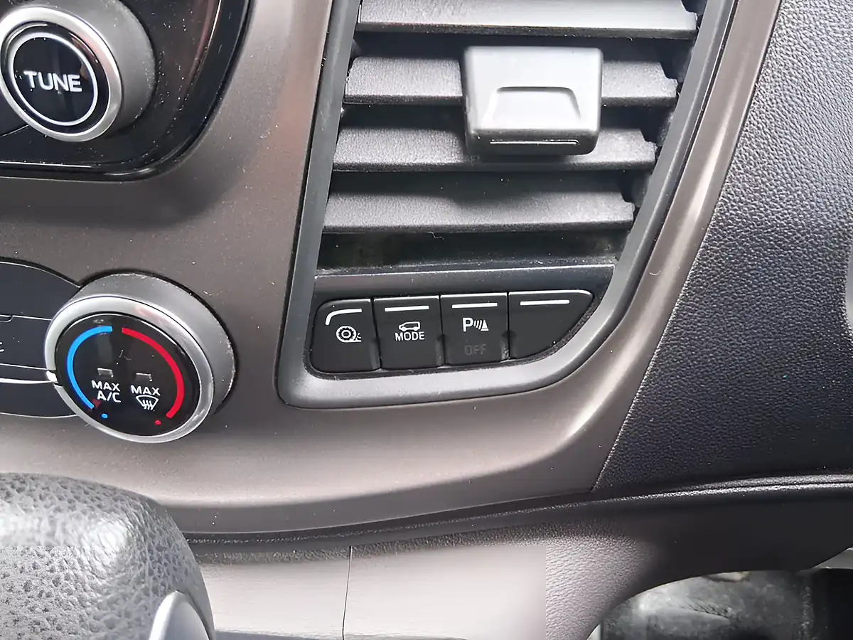 Used 2022 Ford Transit Custom Trend Green - Interior and Exterior details 15