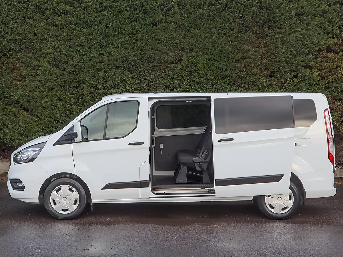 Used 2022 Ford Transit Custom Trend Kombi Frozen White - Interior and Exterior details 13