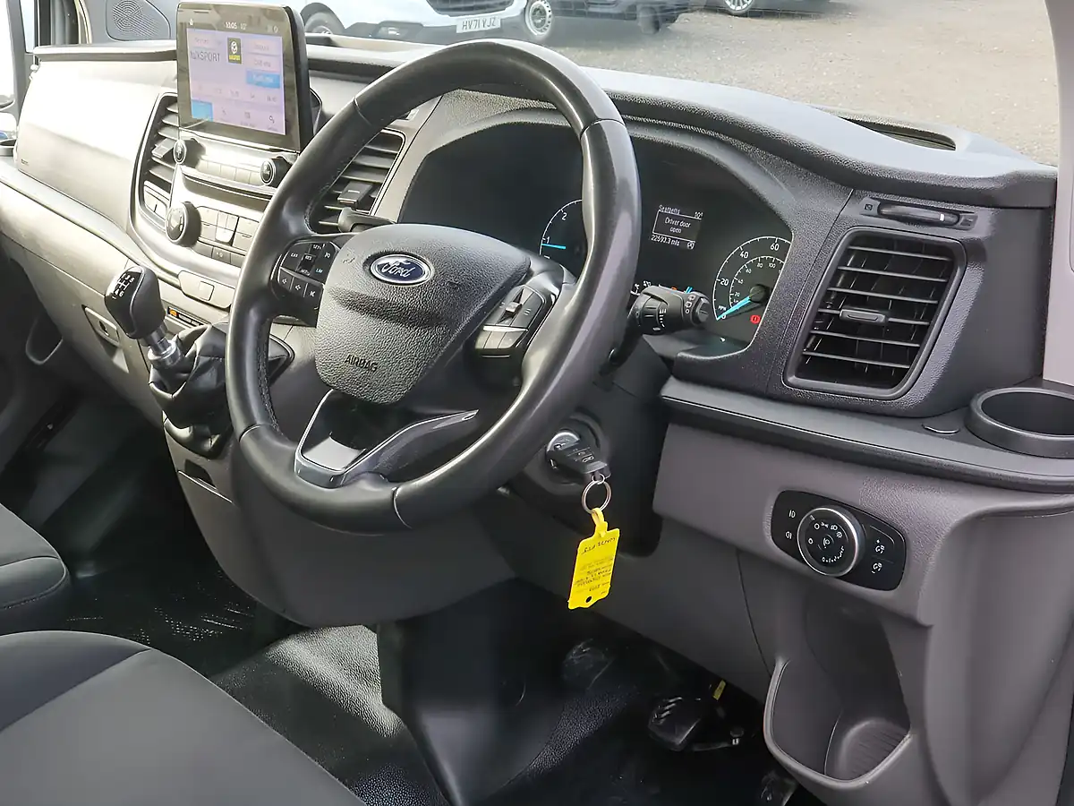 Used 2022 Ford Transit Custom Trend Kombi Frozen White - Interior and Exterior details 20