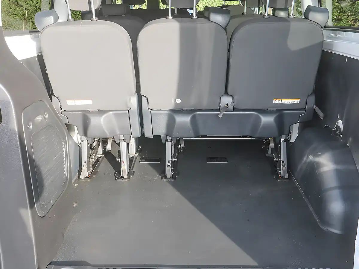 Used 2022 Ford Transit Custom Trend Kombi Frozen White - Interior and Exterior details 9