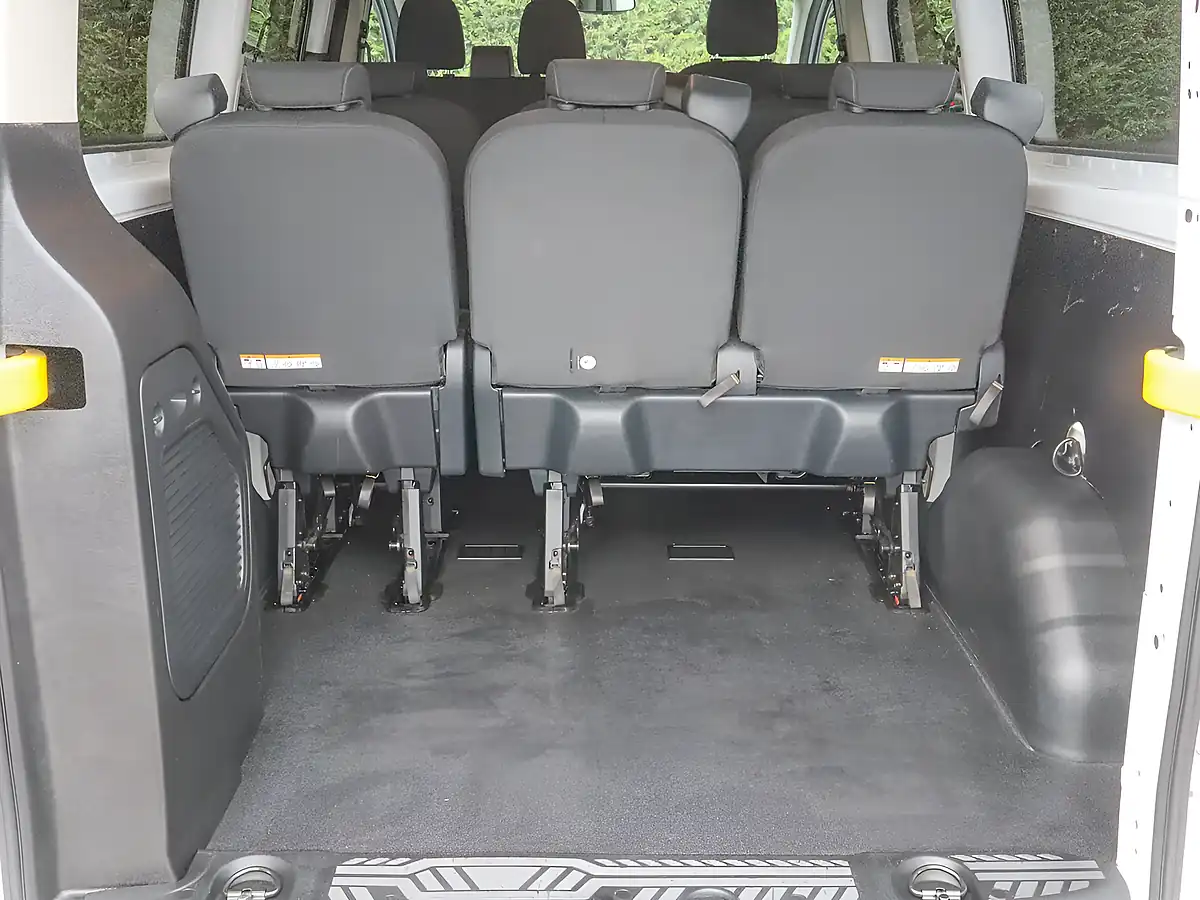 Used 2022 Ford Transit Custom Trend Kombi Frozen White - Interior and Exterior details 10