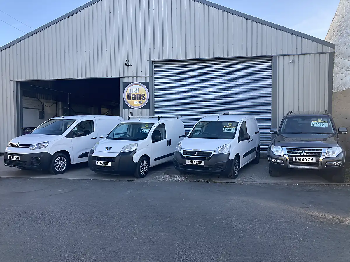 Used 2022 Ford Transit Custom Trend Long Wheel Base White - Interior and Exterior details 12