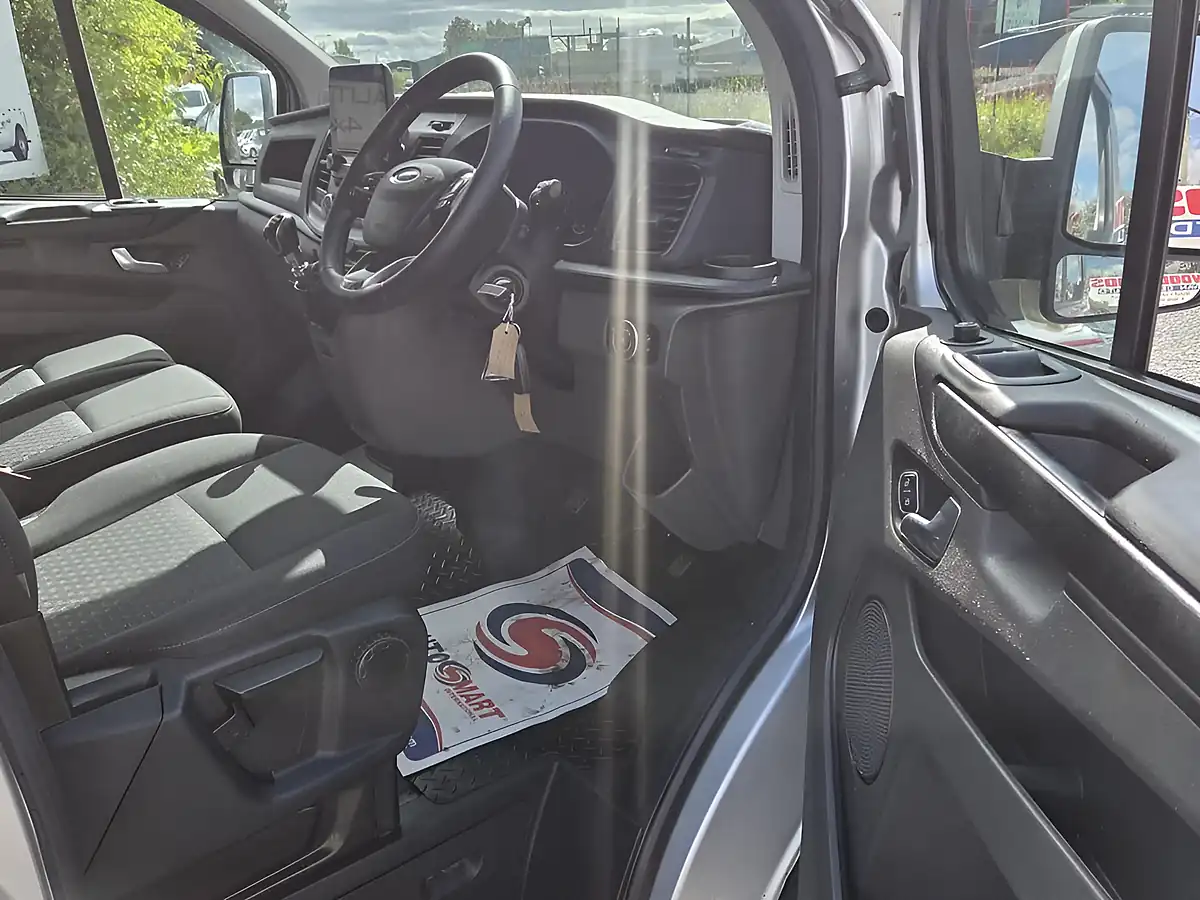 Used 2022 Ford Transit Custom Trend Silver - Interior and Exterior details 11