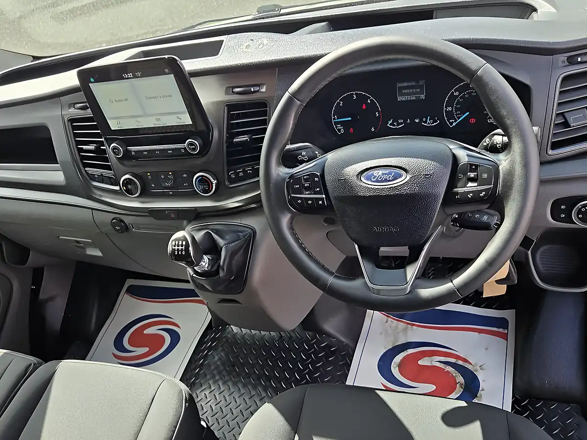 Used 2022 Ford Transit Custom Trend Silver - Interior and Exterior details 12