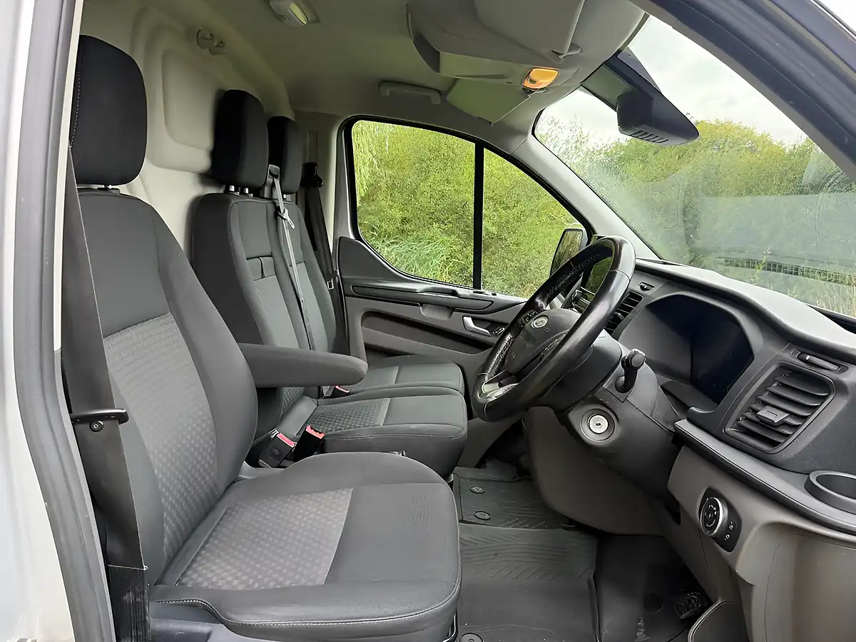 Used 2022 Ford Transit Custom Trend Silver - Interior and Exterior details 15
