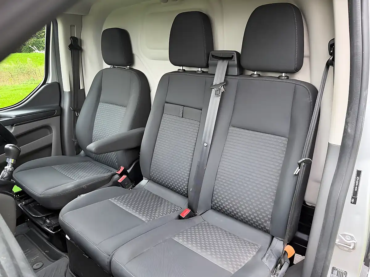 Used 2022 Ford Transit Custom Trend Silver - Interior and Exterior details 17