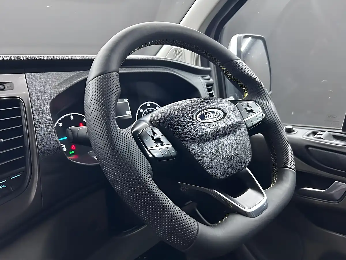 Used 2022 Ford Transit Custom Trend Silver - Interior and Exterior details 17