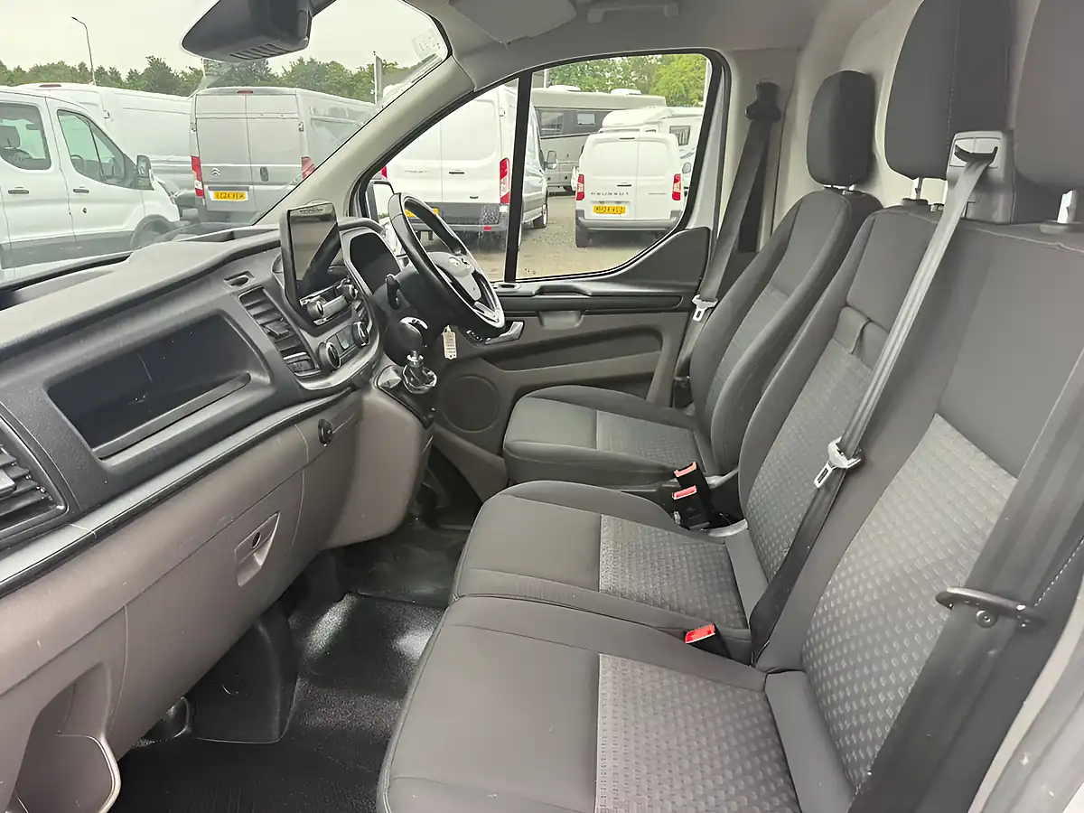 Used 2022 Ford Transit Custom Trend White - Interior and Exterior details 11