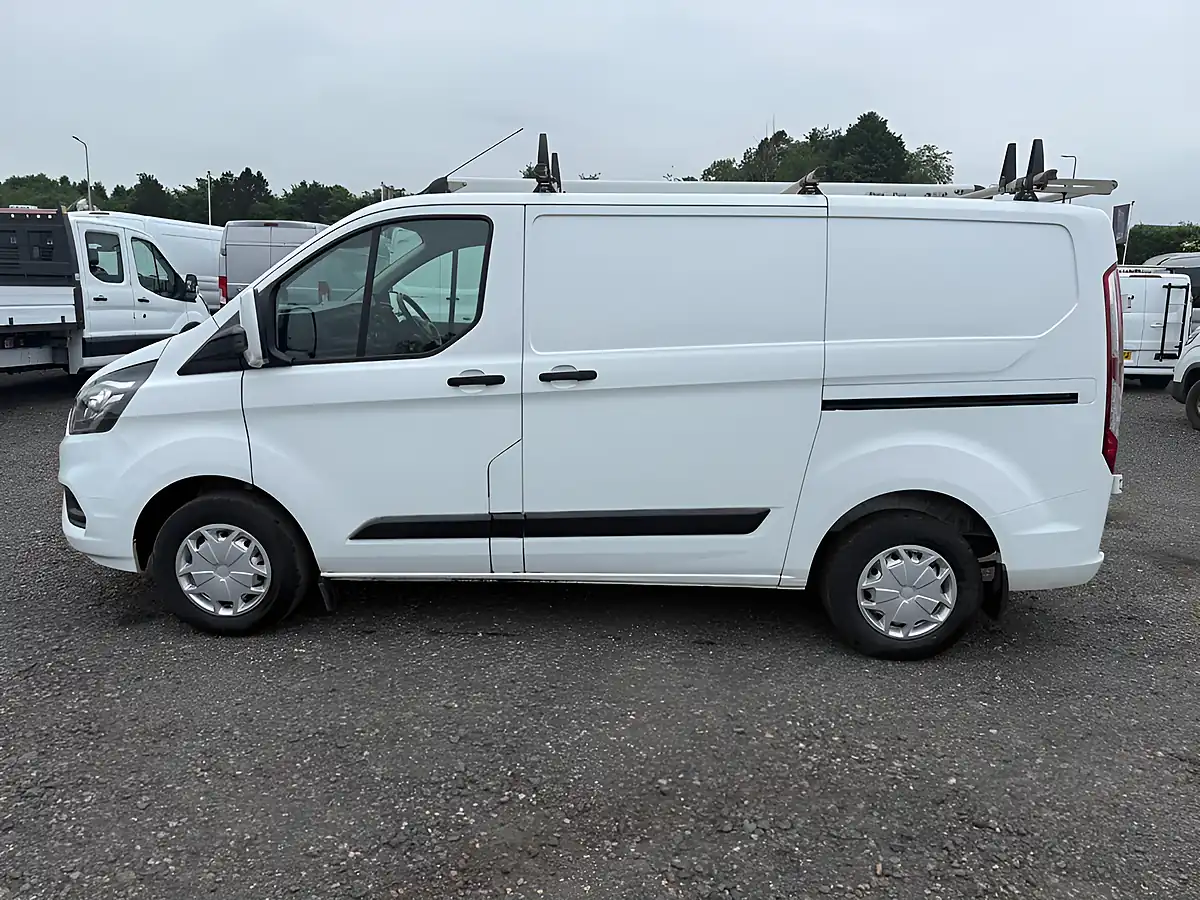Used 2022 Ford Transit Custom Trend White - Interior and Exterior details 4