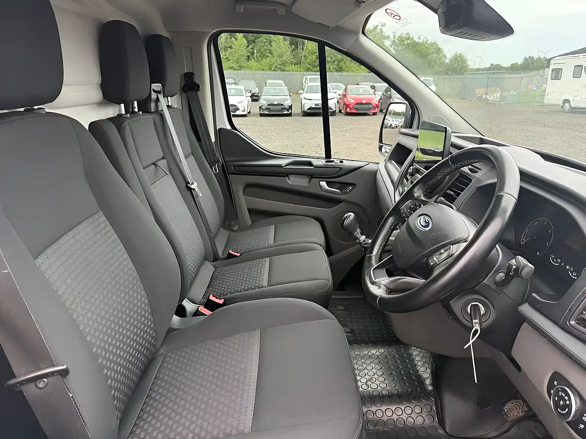 Used 2022 Ford Transit Custom Trend White - Interior and Exterior details 10