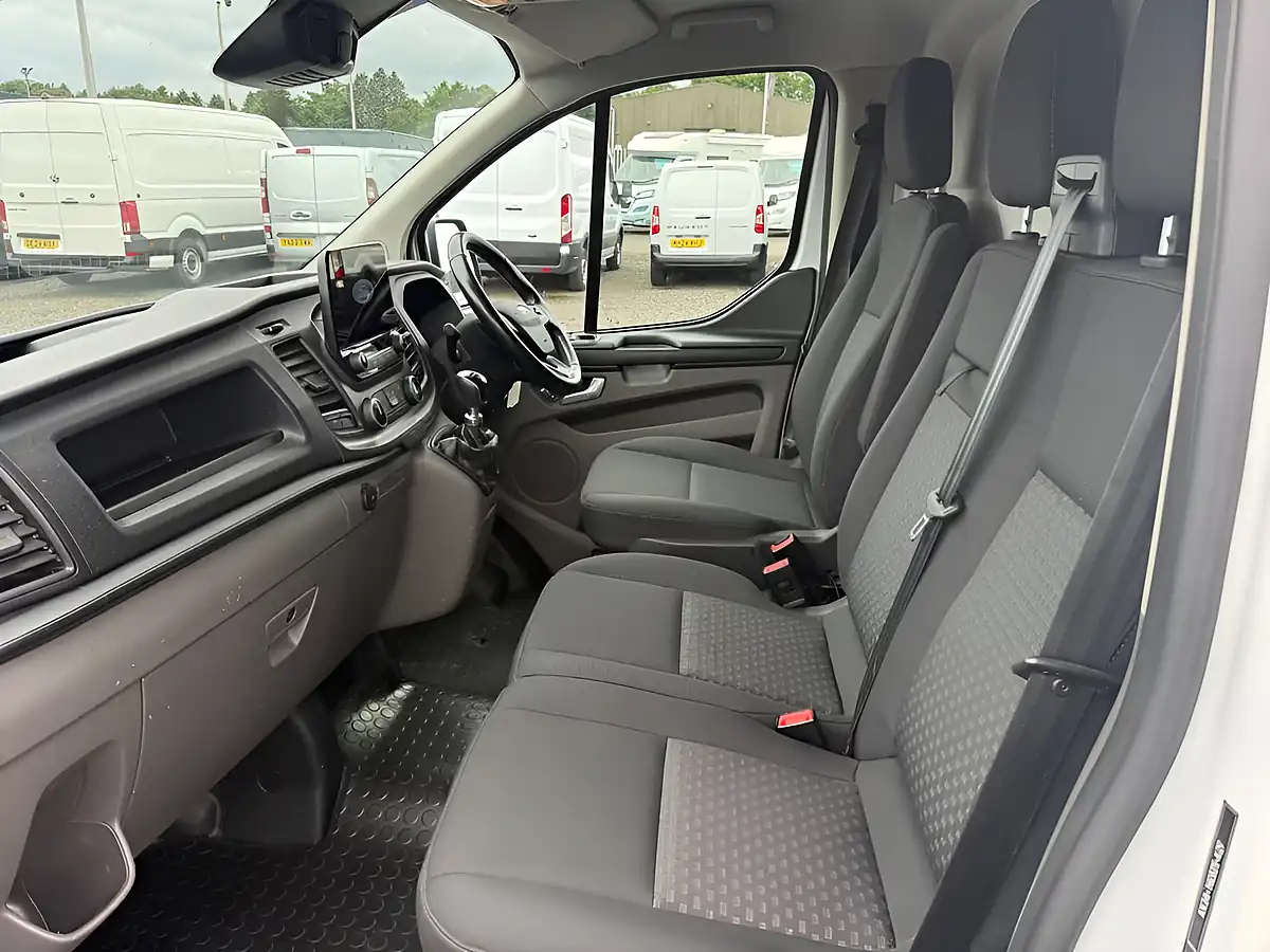 Used 2022 Ford Transit Custom Trend White - Interior and Exterior details 11