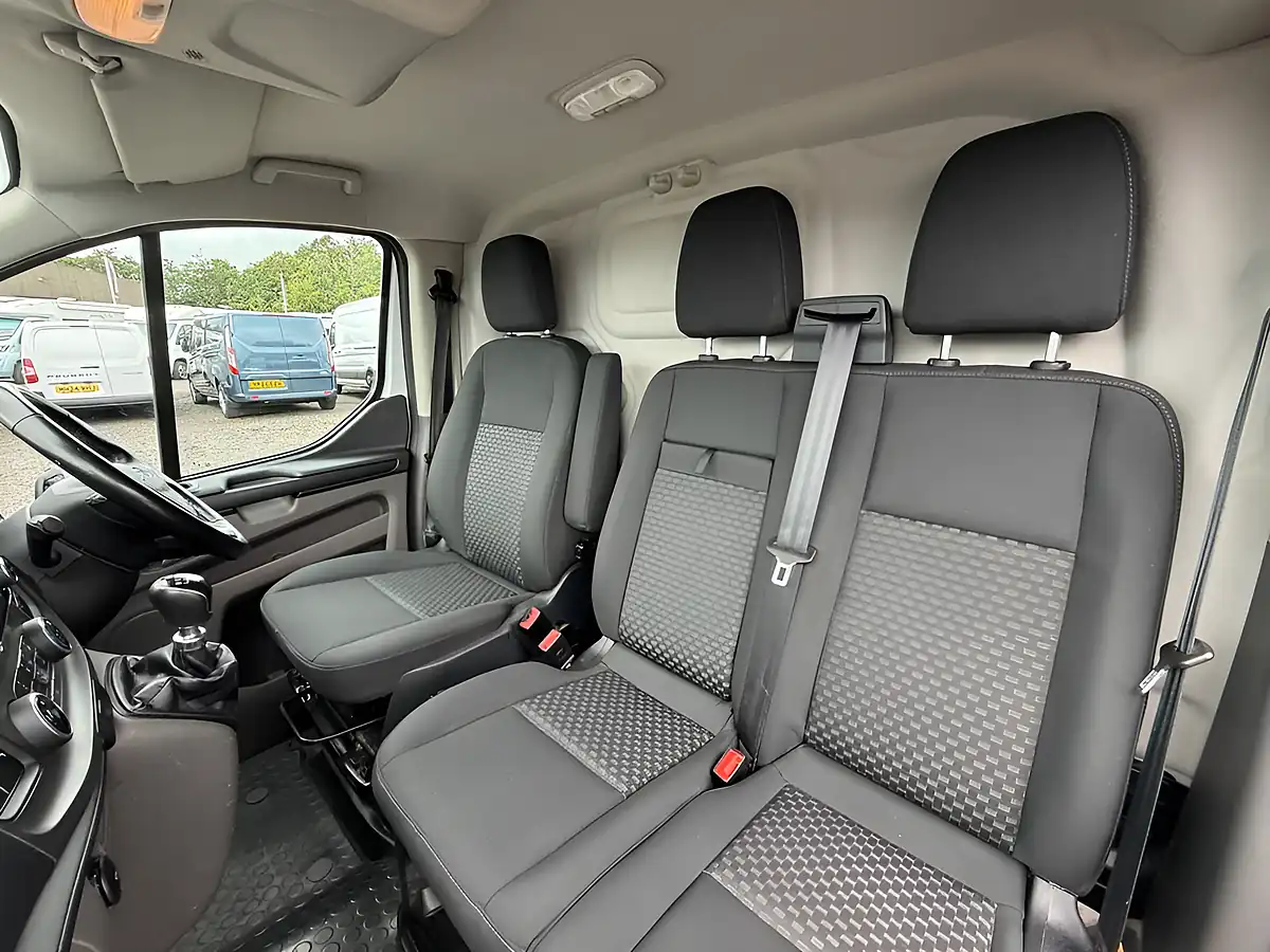 Used 2022 Ford Transit Custom Trend White - Interior and Exterior details 12