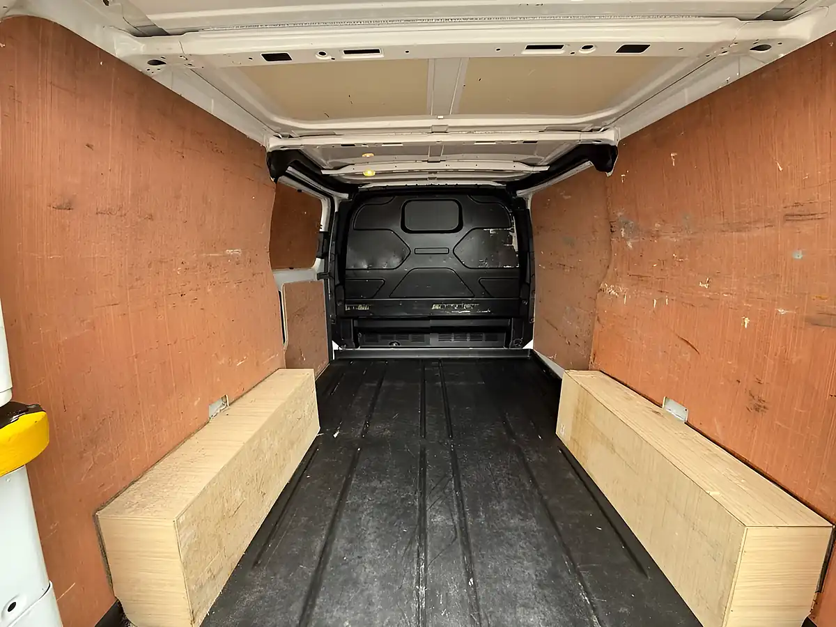 Used 2022 Ford Transit Custom Trend White - Interior and Exterior details 14