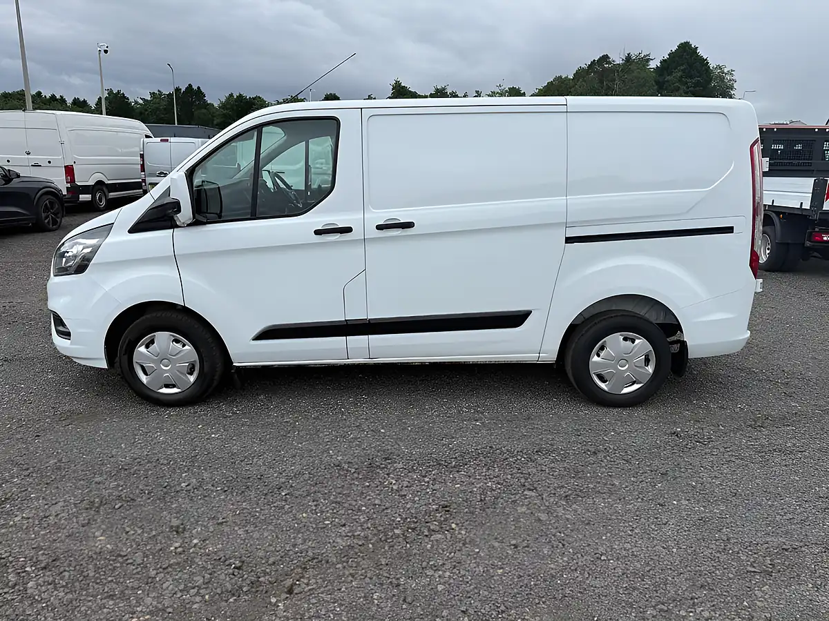 Used 2022 Ford Transit Custom Trend White - Interior and Exterior details 4