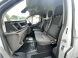 Used 2022 Ford Transit Custom Trend White - Interior and Exterior details 13