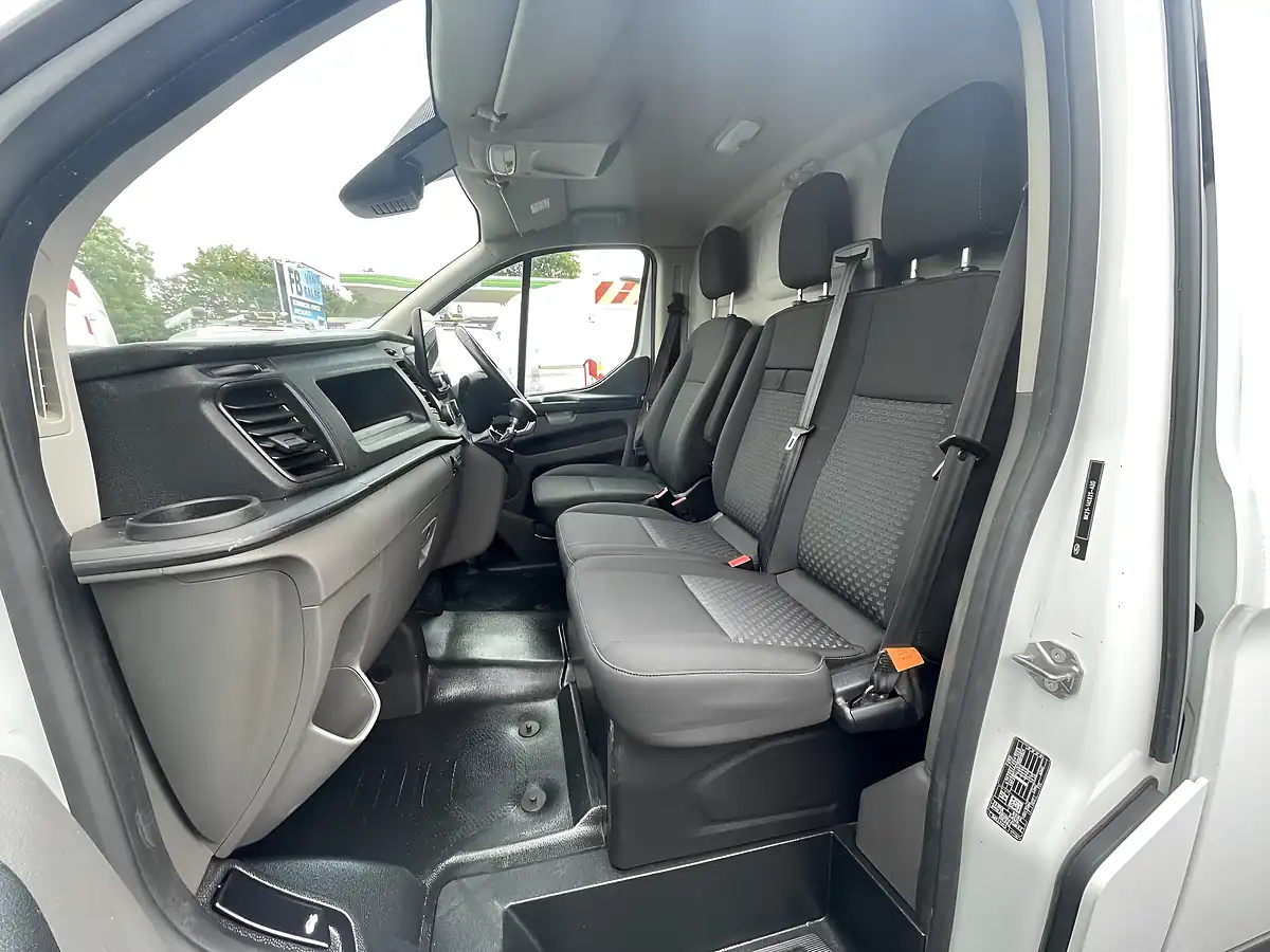 Used 2022 Ford Transit Custom Trend White - Interior and Exterior details 13