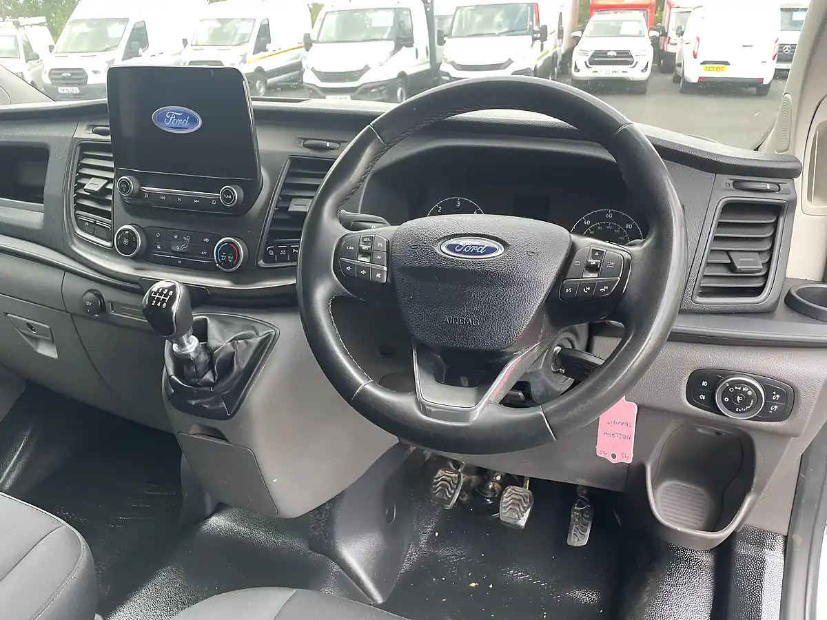 Used 2022 Ford Transit Custom Trend White - Interior and Exterior details 7