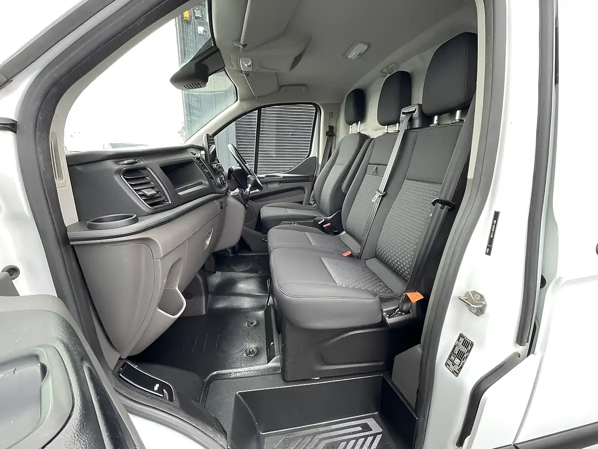 Used 2022 Ford Transit Custom Trend White - Interior and Exterior details 10