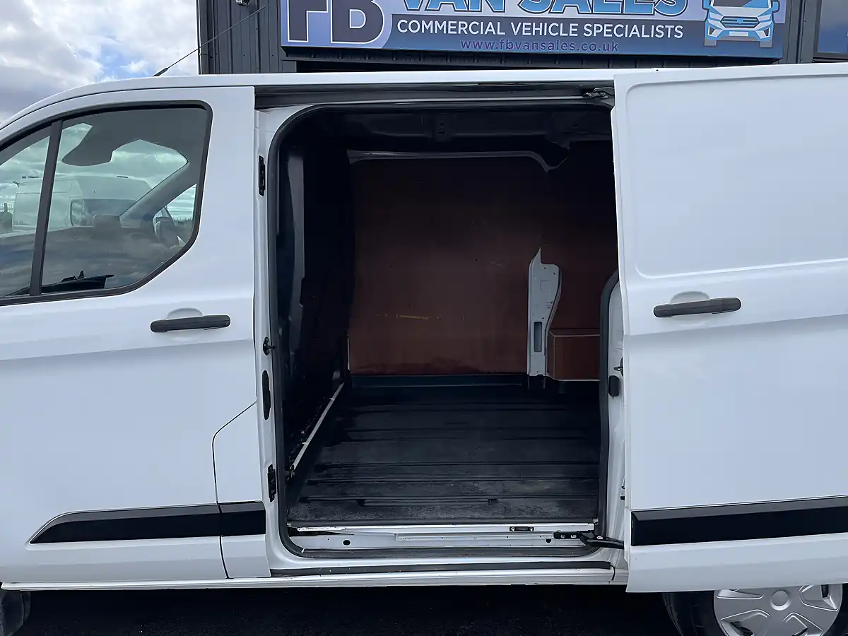 Used 2022 Ford Transit Custom Trend White - Interior and Exterior details 11
