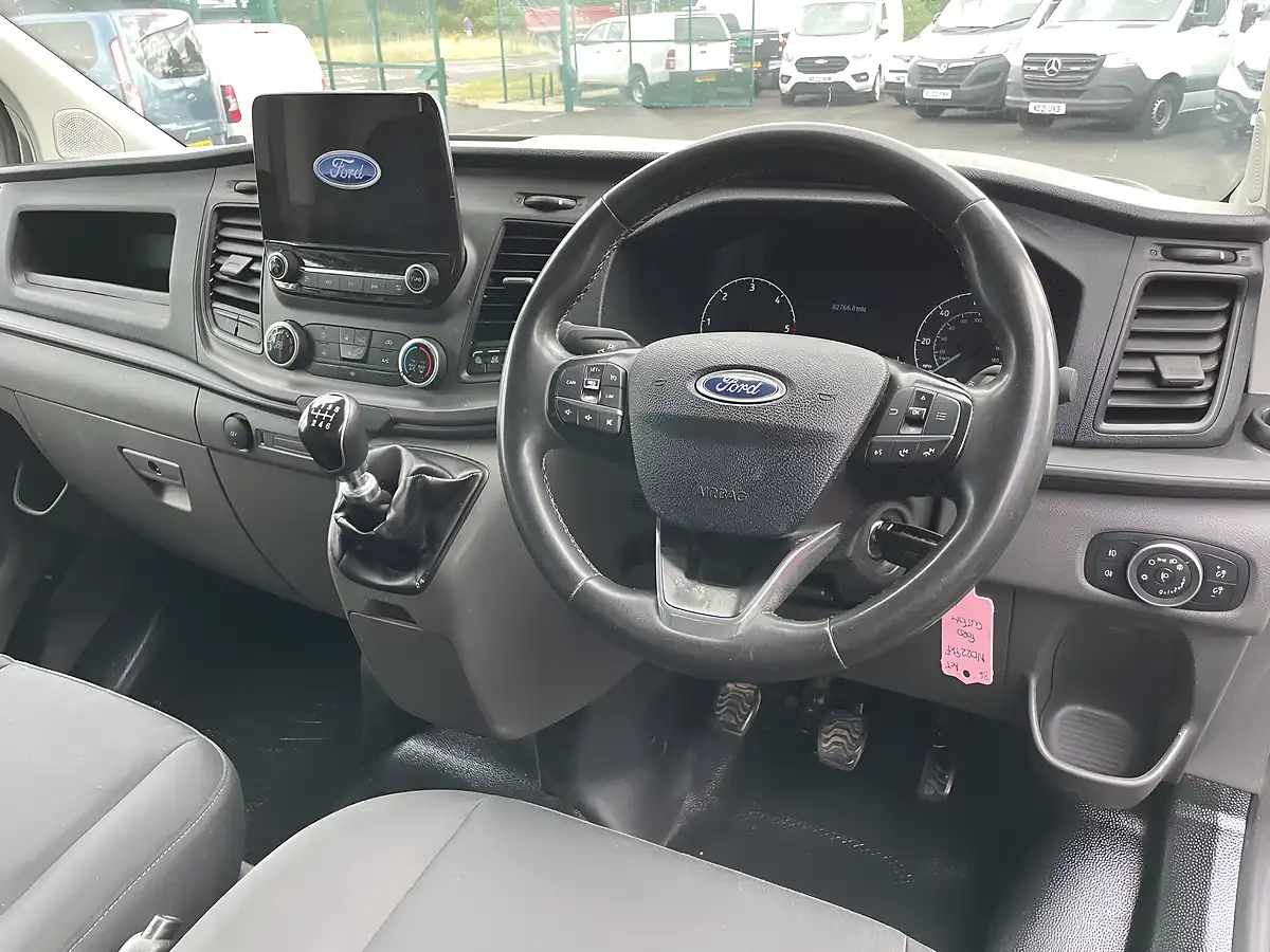 Used 2022 Ford Transit Custom Trend White - Interior and Exterior details 7